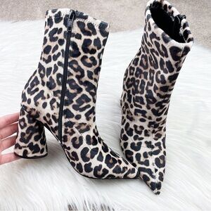 New Steve Madden Valyant Pointed Toe Booties in Leopard Velvet